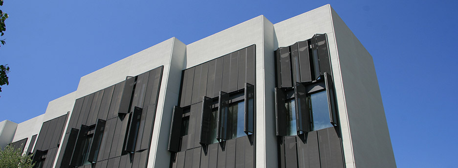Tamiluz  Porticones y contraventanas en metal expandido 